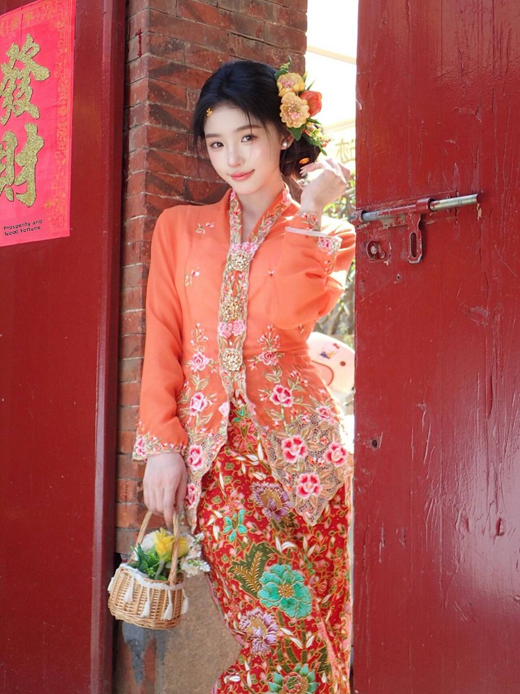 Ethnic Clothing & Online Fashion Store Khaadi Us - Ethnic Dai Women's Clothing Set Floral
