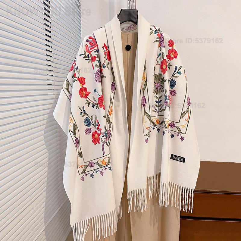 Women Retro Floral Embroidery  - Go Ethnic Fashion 评论和价格